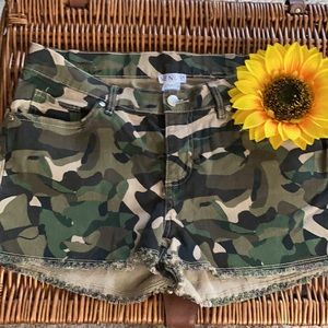 5/$25💋Camo Denim Shorts